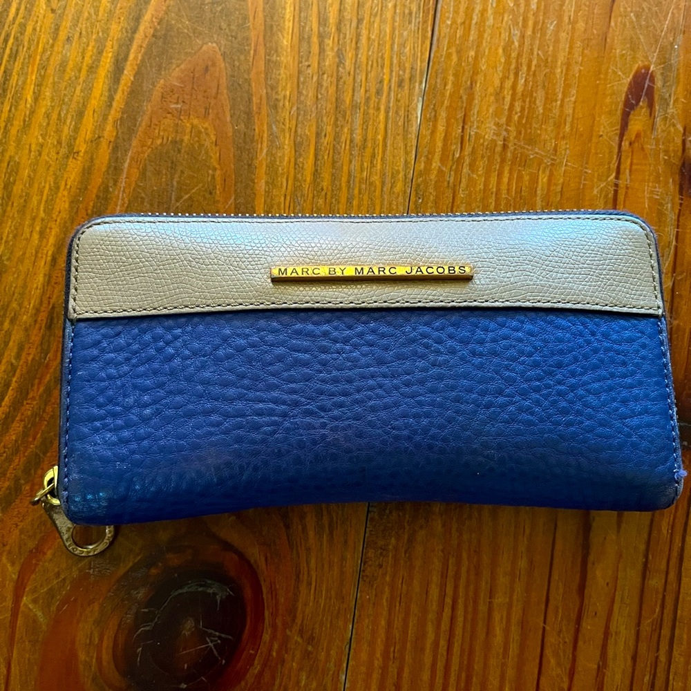 Marc Jacobs wallet (zip around)